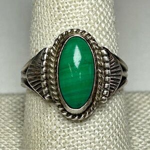 Vintage Native Made Sterling Silver 925 Green Malachite Oval Stone Ring Size 7